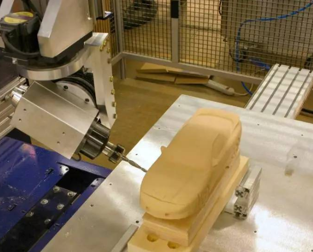 如何校准木工雕刻机的精准度